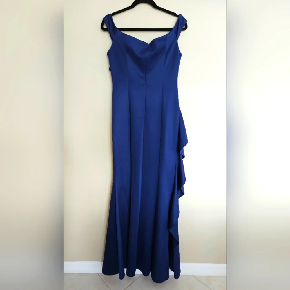 NWT Elegant Blue Evening Gown - Picture 9 of 9